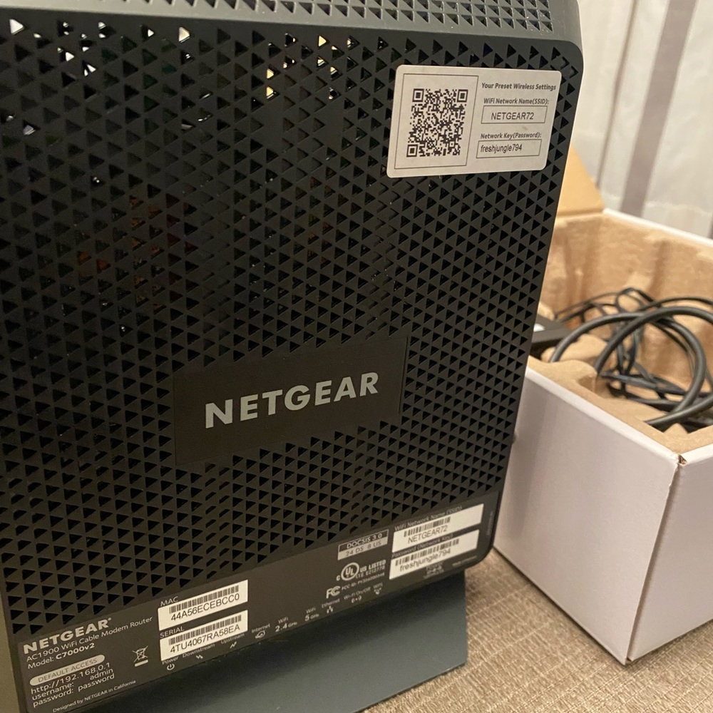 NETGEAR Nighthawk AC1900 WiFi Cable Modem Router - Picture 3 of 5